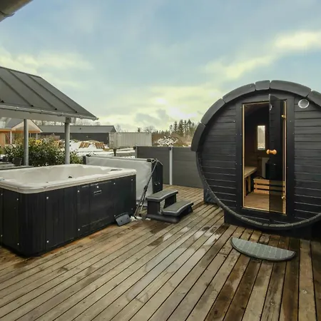 In With Sauna